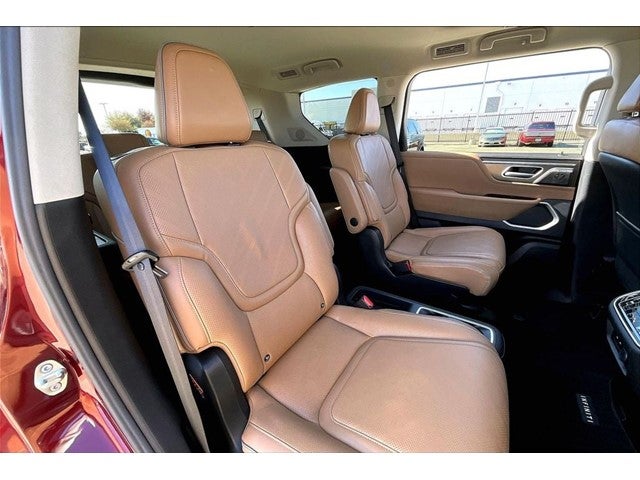 2025 INFINITI QX80 LUXE