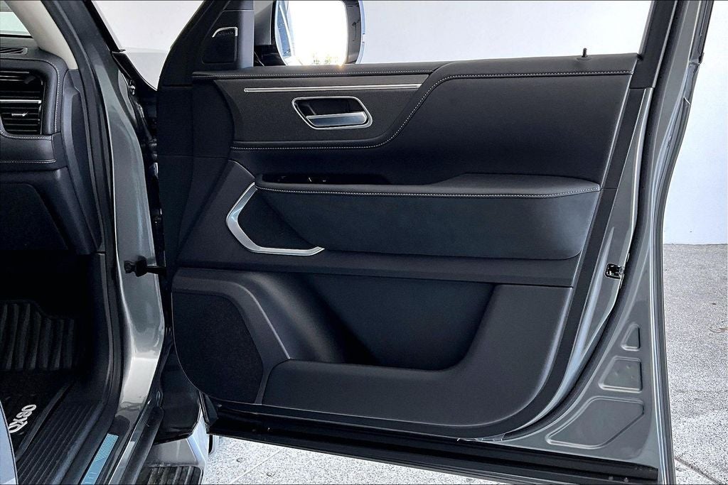2027 INFINITI QX80 LUXE