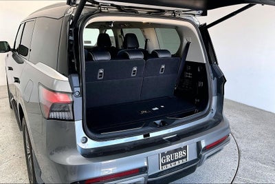 2027 INFINITI QX80 LUXE