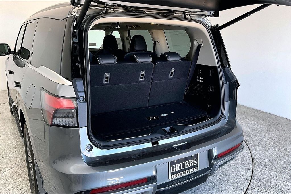2027 INFINITI QX80 LUXE