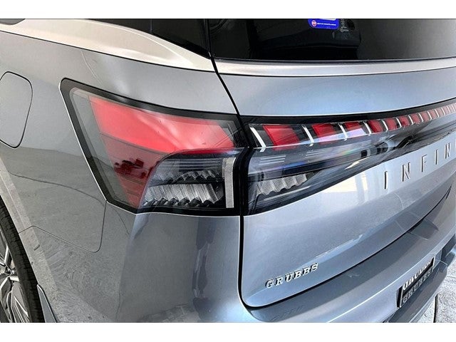 2027 INFINITI QX80 LUXE