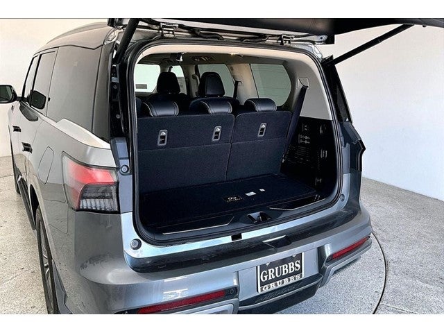 2027 INFINITI QX80 LUXE