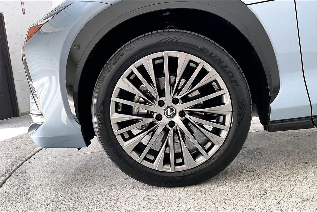 2023 Lexus RZ 450e Luxury