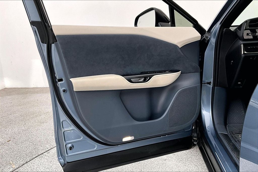 2023 Lexus RZ 450e Luxury