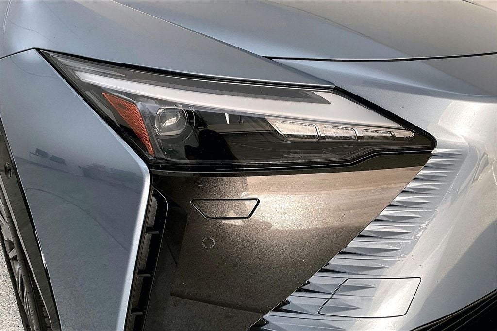 2023 Lexus RZ 450e Luxury