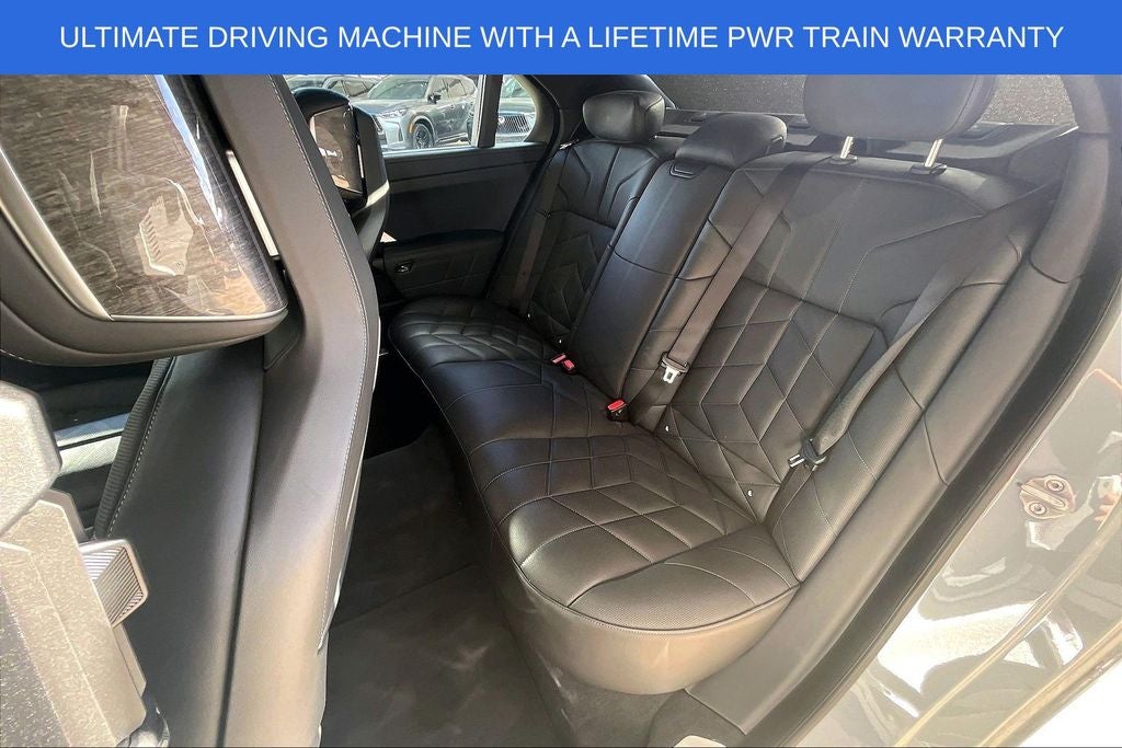 2025 BMW 7 Series 740i