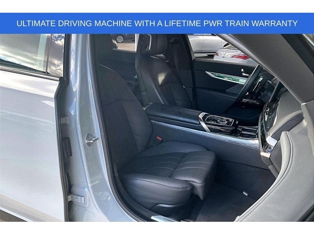 2025 BMW 7 Series 740i