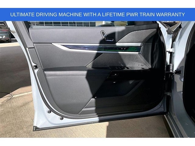 2025 BMW 7 Series 740i