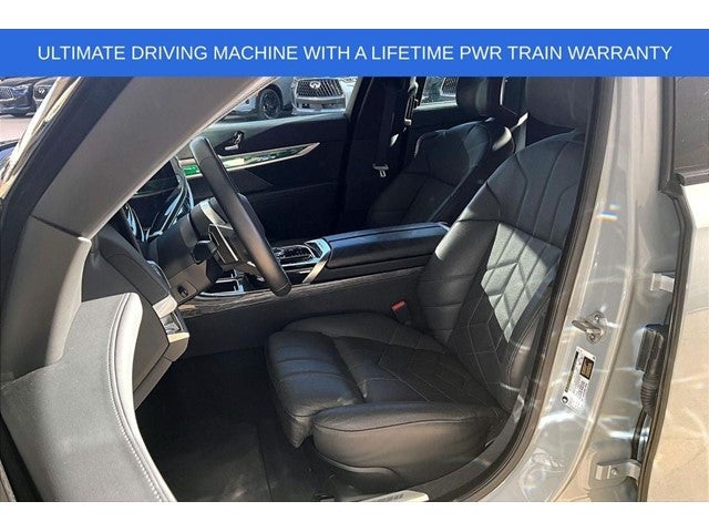 2025 BMW 7 Series 740i