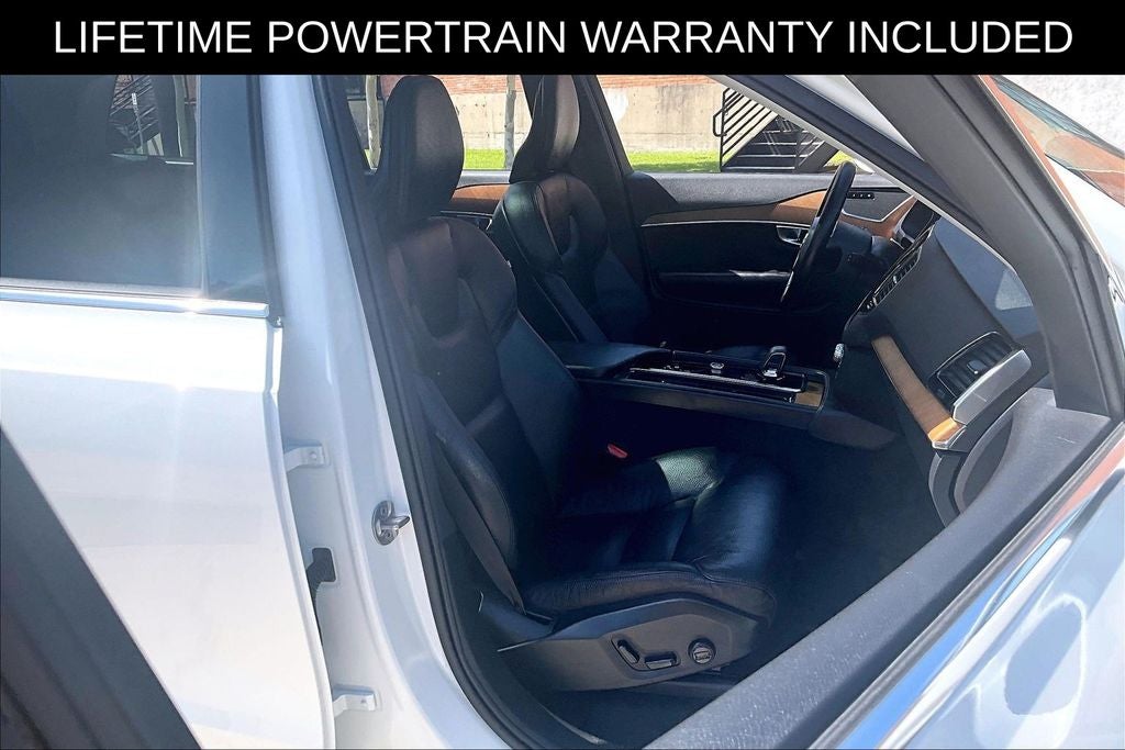 2024 Volvo XC90 B5 Plus