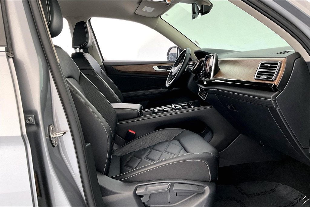 2026 Volkswagen Atlas SE w/Technology