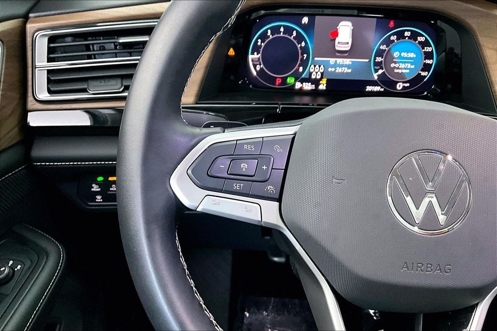2025 Volkswagen Atlas 2.0T SE w/Technology