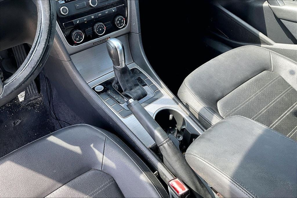 2015 Volkswagen Passat 1.8T SE w/Sunroof/Nav