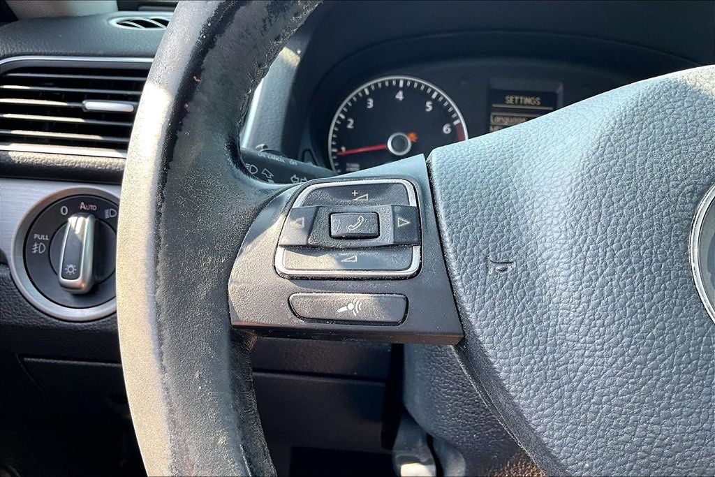 2015 Volkswagen Passat 1.8T SE w/Sunroof/Nav