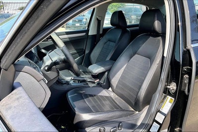 2015 Volkswagen Passat 1.8T SE w/Sunroof/Nav