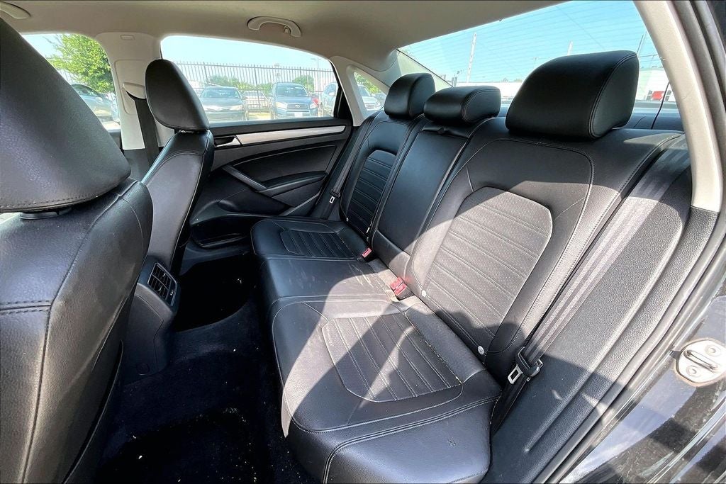 2015 Volkswagen Passat 1.8T SE w/Sunroof/Nav