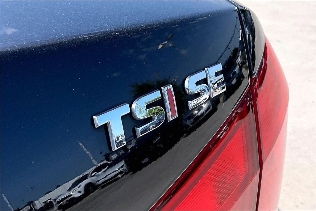 2015 Volkswagen Passat 1.8T SE w/Sunroof/Nav