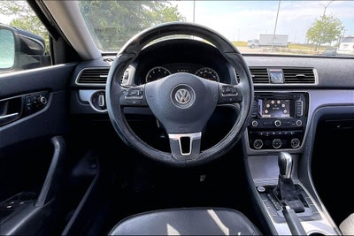 2015 Volkswagen Passat 1.8T SE w/Sunroof/Nav