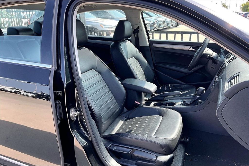 2015 Volkswagen Passat 1.8T SE w/Sunroof/Nav