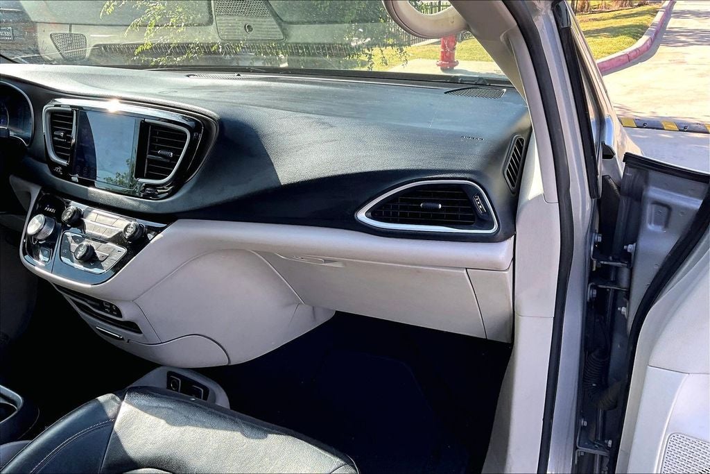 2017 Chrysler Pacifica Touring L