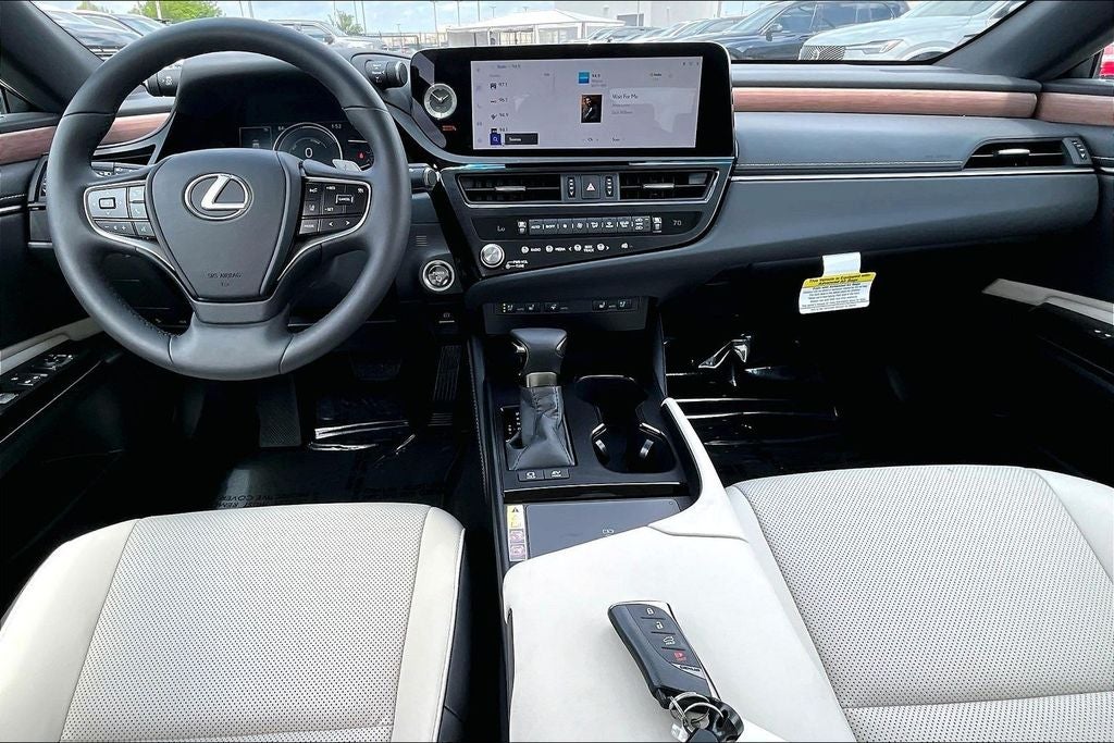 2025 Lexus ES 300h