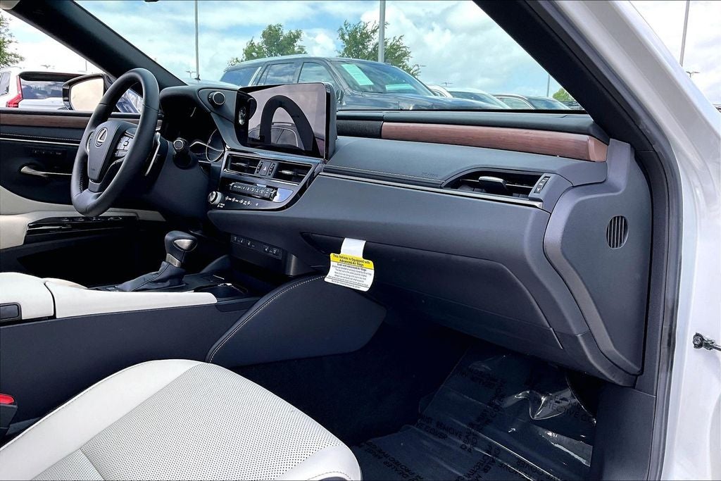 2025 Lexus ES 300h