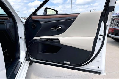 2025 Lexus ES 300h