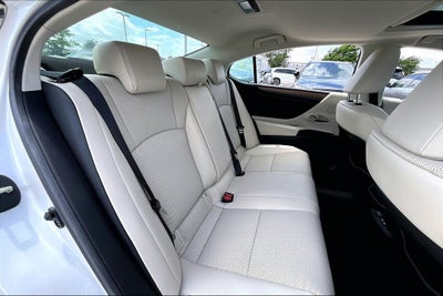 2025 Lexus ES 300h