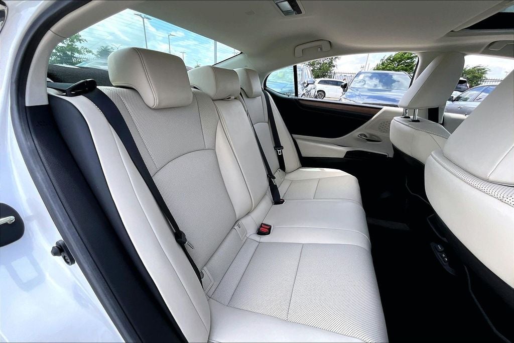 2025 Lexus ES 300h