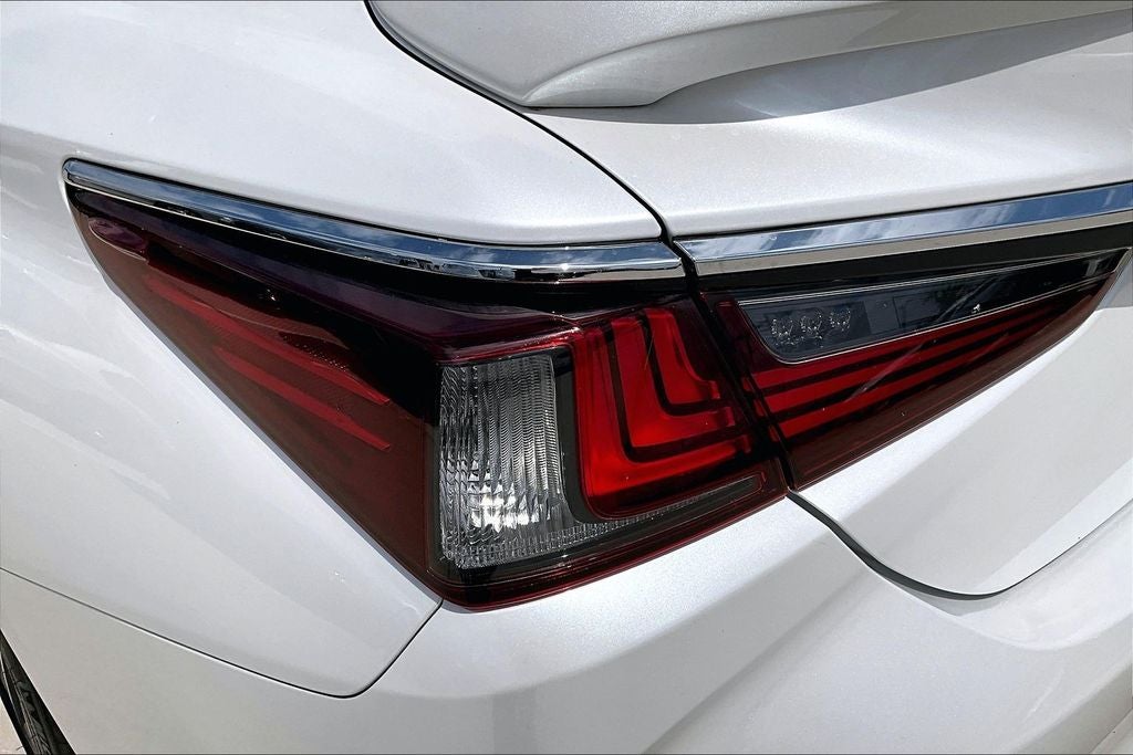 2025 Lexus ES 300h