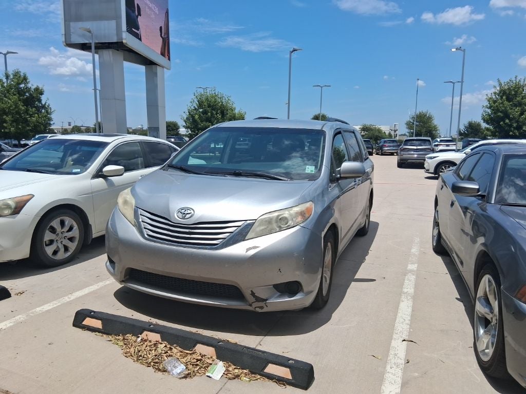 2015 Toyota Sienna LE 8 Passenger
