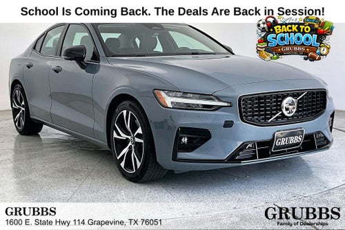 2024 Volvo S60 B5 Plus Dark Theme