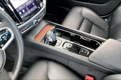 2024 Volvo S60 B5 Plus Dark Theme