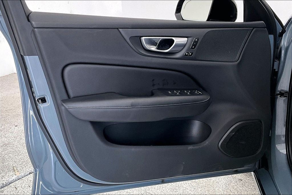 2024 Volvo S60 B5 Plus Dark Theme