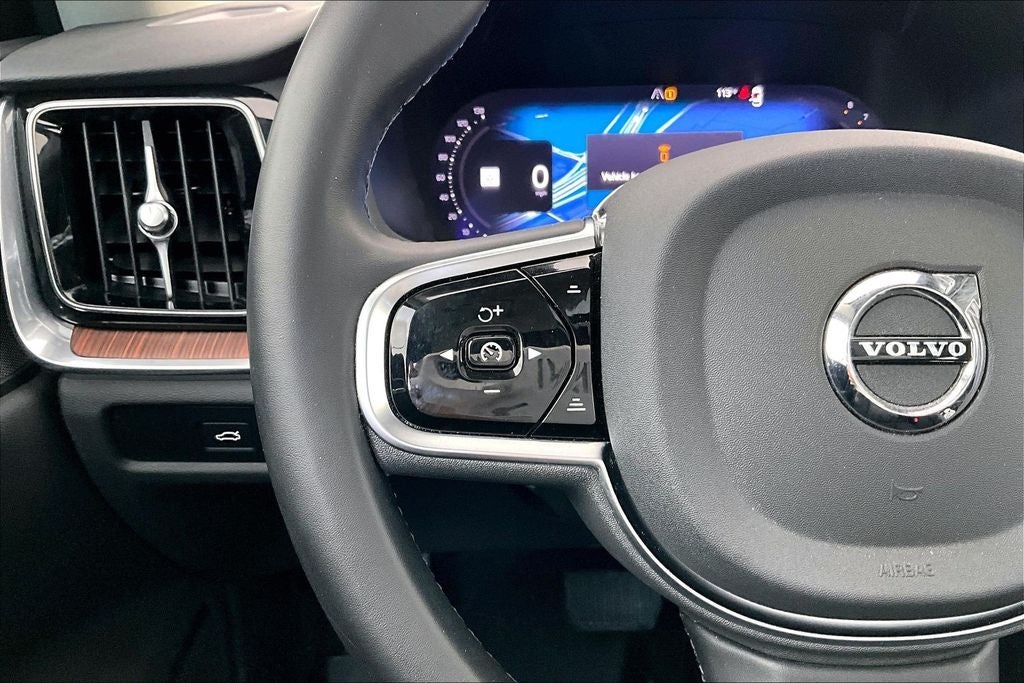 2024 Volvo S60 B5 Plus Dark Theme