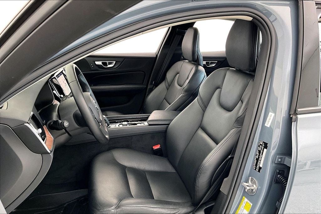 2024 Volvo S60 B5 Plus Dark Theme