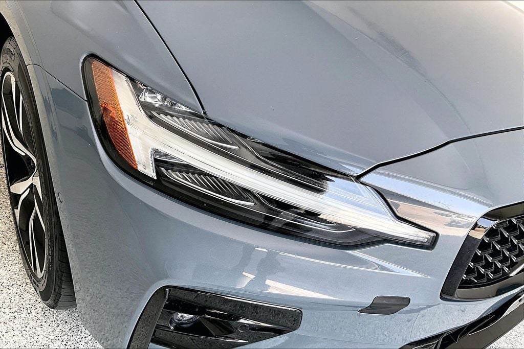 2024 Volvo S60 B5 Plus Dark Theme
