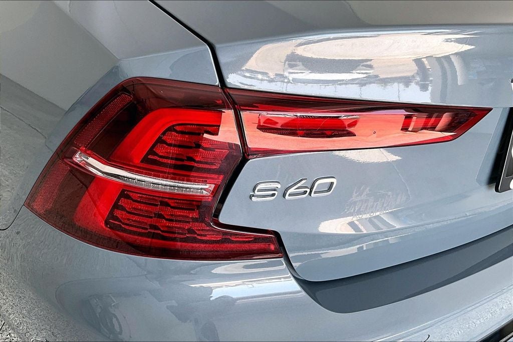 2024 Volvo S60 B5 Plus Dark Theme