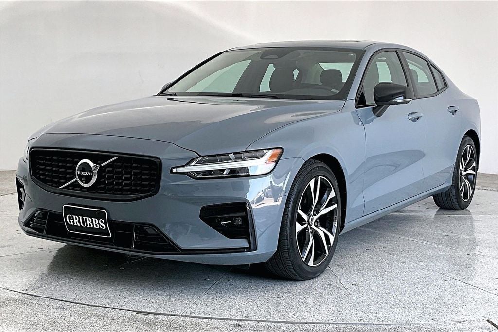 2024 Volvo S60 B5 Plus Dark Theme