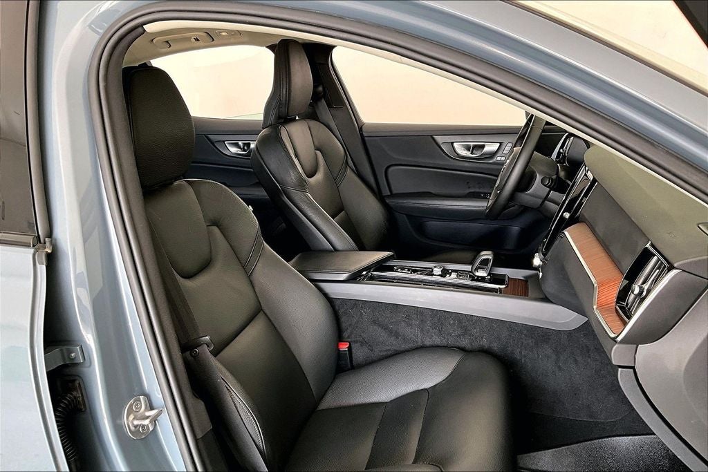 2024 Volvo S60 B5 Plus Dark Theme