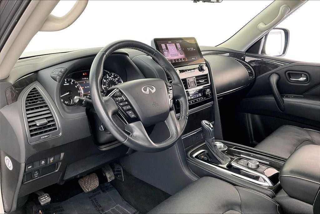 2024 INFINITI QX80 LUXE