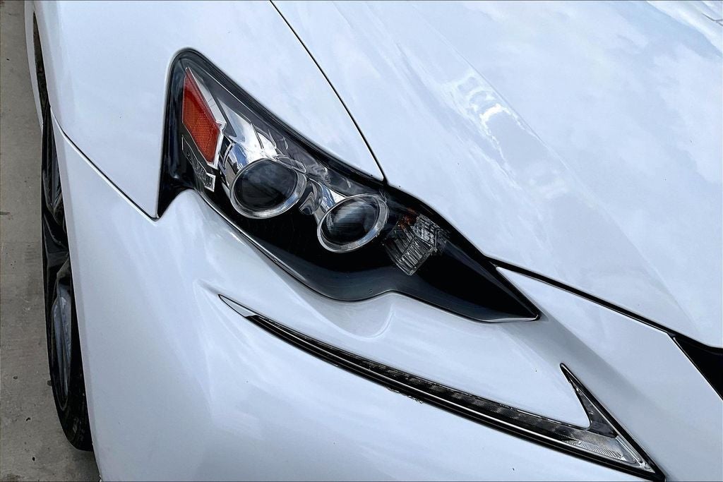2016 Lexus IS 200t F-Sport