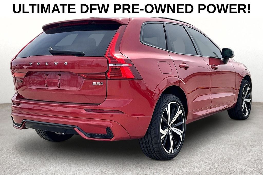 2024 Volvo XC60 B5 Ultimate Dark Theme