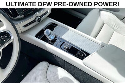 2024 Volvo XC60 B5 Ultimate Dark Theme