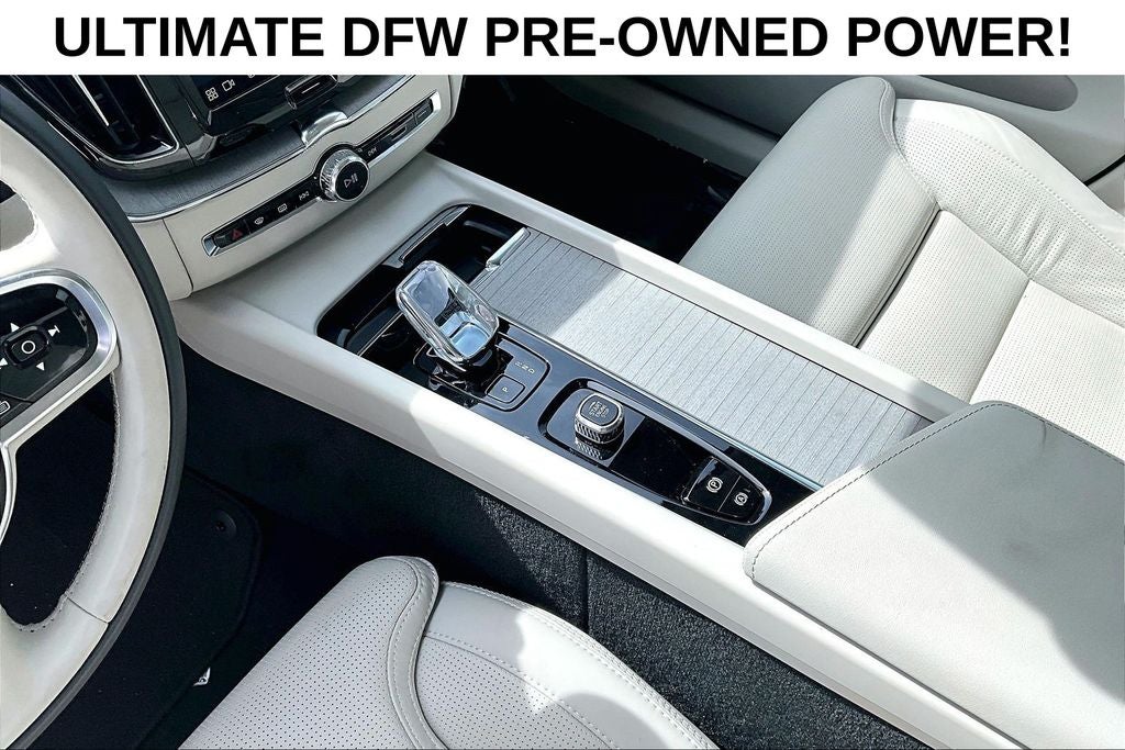 2024 Volvo XC60 B5 Ultimate Dark Theme