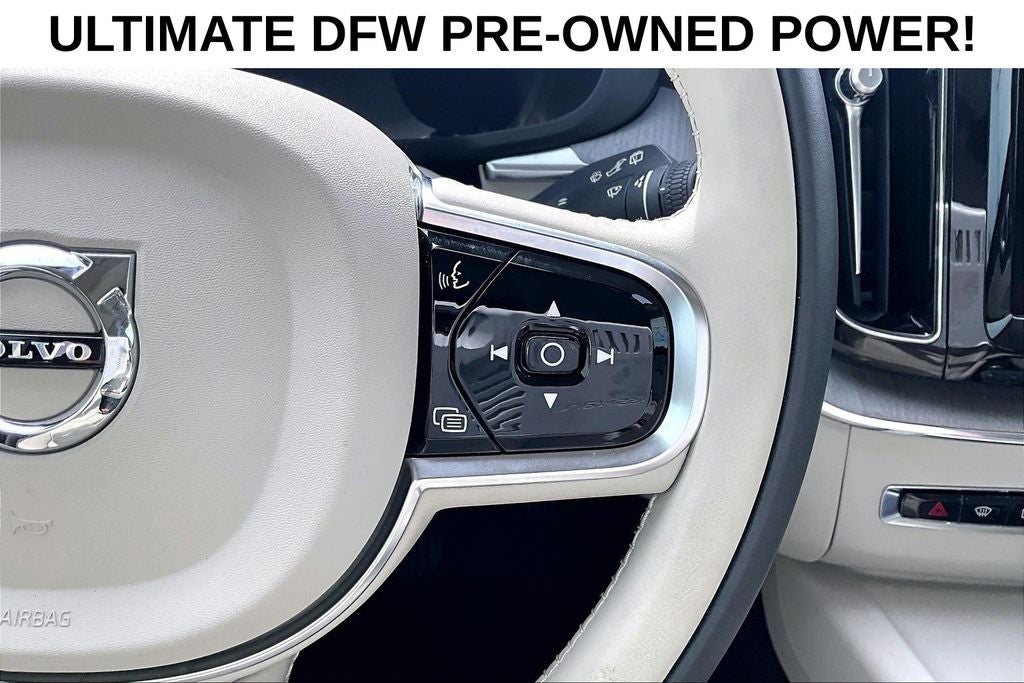 2024 Volvo XC60 B5 Ultimate Dark Theme