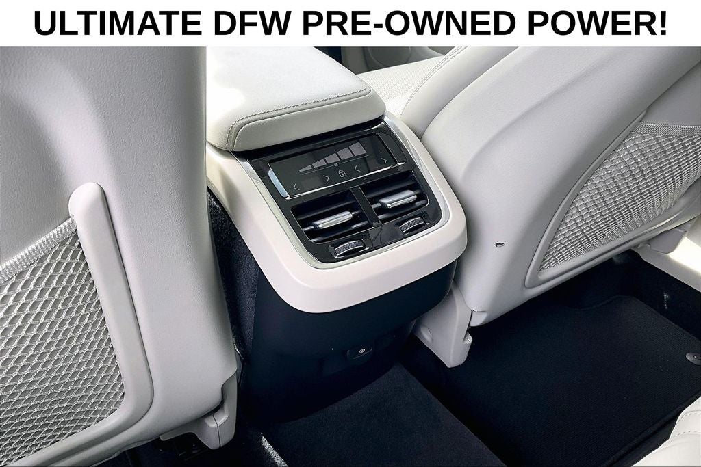 2024 Volvo XC60 B5 Ultimate Dark Theme