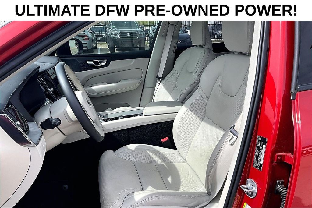 2024 Volvo XC60 B5 Ultimate Dark Theme