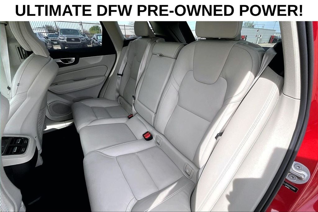 2024 Volvo XC60 B5 Ultimate Dark Theme