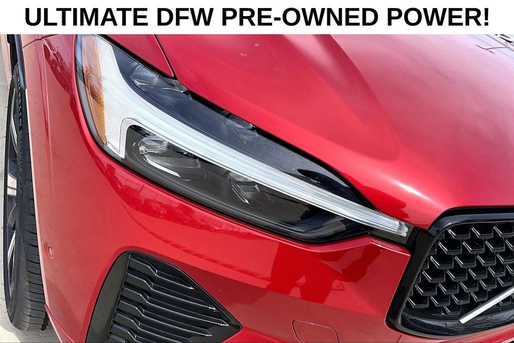 2024 Volvo XC60 B5 Ultimate Dark Theme